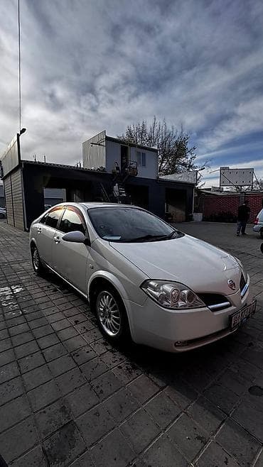 Nissan Primera седан, белый цвет кузова. Кузов Р12 с фирменной
