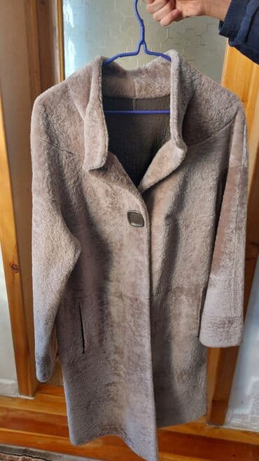 срочно продаю в связи с переездом: Дубленка, Классическая модель, По колено, Двусторонняя модель, L — 2