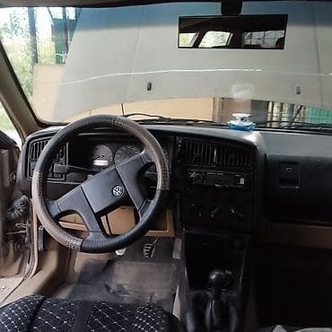 Volkswagen Passat: 1990 г., 1.8 л, Механика, Бензин, Седан at lalafo.kg Volkswagen Passat: 1990 г., 1.8 л, Механика, Бензин, Седан