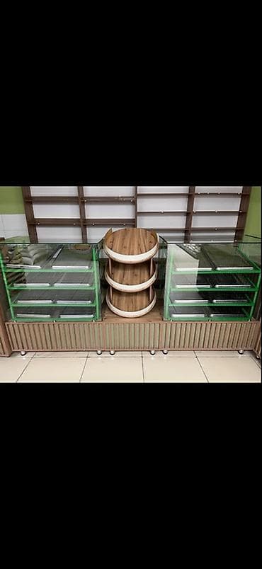 ПРОДАЕТСЯ оборудование для пекарни/кондитерской Комплект витрин и