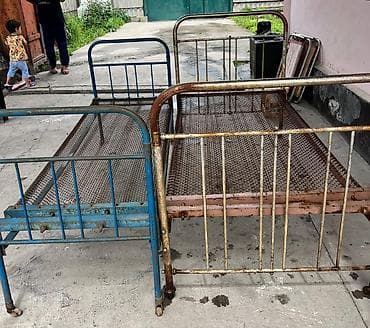 Кровати: Металлические односпальные кровати с сетчатым основанием.СССРцена 1000 — 1