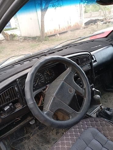 чехии: Volkswagen Passat: 1988 г., 1.8 л, Механика, Седан — 2