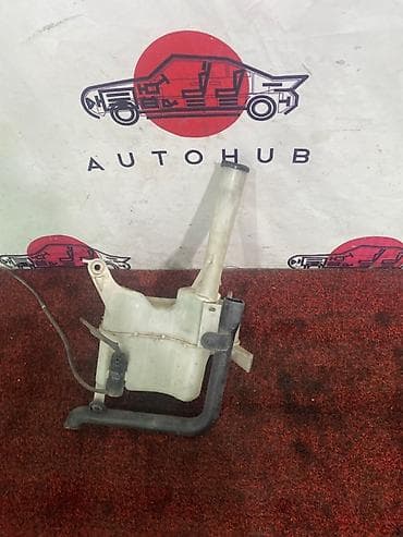 prius v: Бачок Toyota — 1