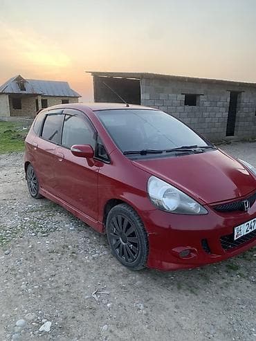 Продажа авто: Honda Fit: 2005 г., 1.3 л, Вариатор, Бензин, Хэтчбэк — 2