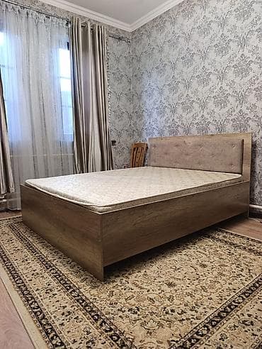 Кровати: Двуспальная кровать с мягким изголовьем + матрас. - Размер спального — 4