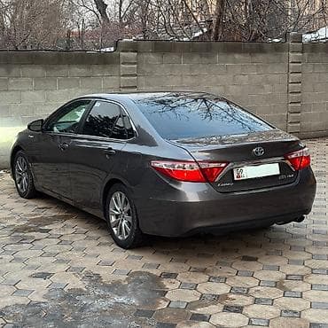 id 4: Toyota Camry: 2015 г., 2.5 л, Вариатор, Гибрид, Седан — 4