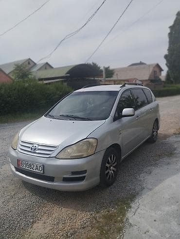 Toyota Avensis Verso: 2004 г., 2 л, Механика, Дизель, Минивэн