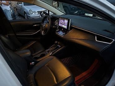 eclipse cross: Toyota Corolla: 2022 г., 1.8 л, Вариатор, Гибрид, Седан — 7