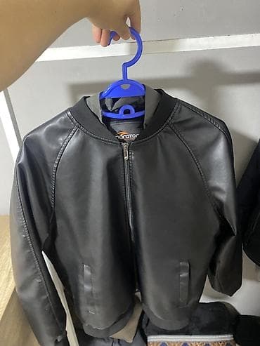 tech fleese: Куртка-бомбер из черной эко-кожи - Классический крой бомбера с — 1