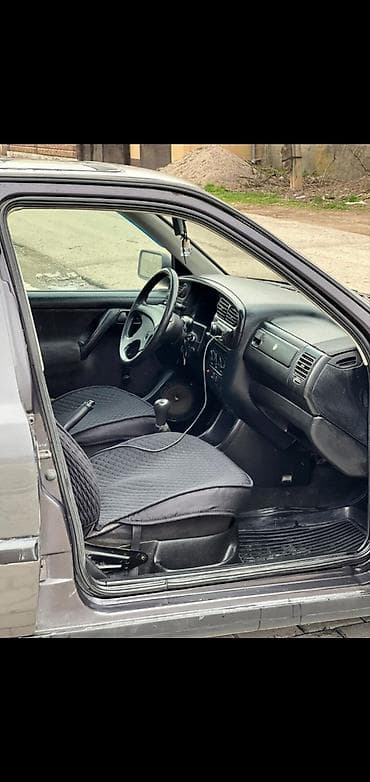 bid e2: Volkswagen Vento: 1993 г., 1.8 л, Механика, Бензин, Седан — 6