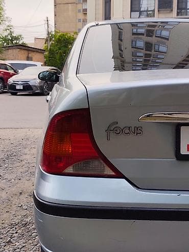 Ford Focus: 2002 г., 1.6 л, Механика, Бензин, Седан — 4