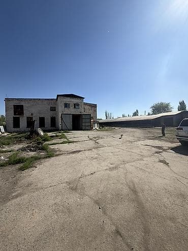 кантенер лист: Промышленная площадка с капитальными зданиями и большим открытым — 1