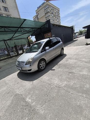 Toyota Corolla Verso: 2003 г., 1.6 л, Механика, Бензин, Минивэн