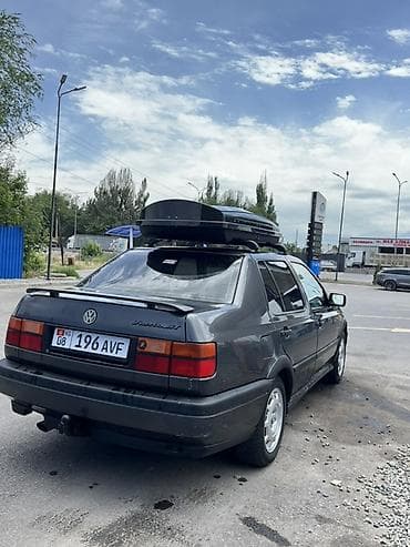 стекло подёмник: Volkswagen Vento: 1993 г., 2 л, Механика, Бензин, Седан — 6