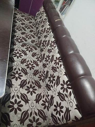 стол с пуфиками: Кухонный мягкий уголок, ЛДСП, цвет - Коричневый — 1