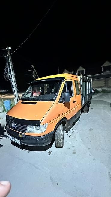 audi rs8: Легкий грузовик, Mercedes-Benz, Стандарт — 3