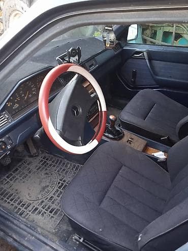тесла модел с: Mercedes-Benz W124: 1988 г., 2.3 л, Механика, Бензин, Седан — 7