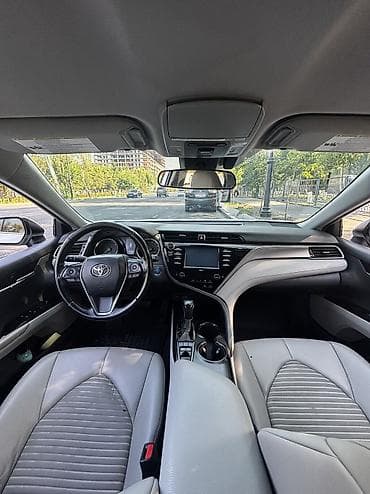 chrysler 300c: Toyota Camry: 2020 г., 2.5 л, Вариатор, Гибрид, Седан — 6