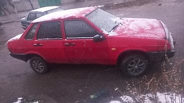 карабалта машина: Продается ВАЗ 21099, красный седан. Основные особенности: - Кузов — 4