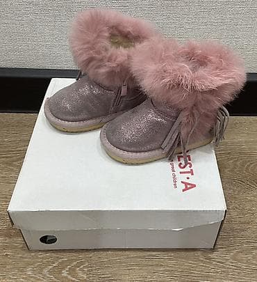 Детская обувь: Продаю зимние угги для девочки, б/у. Размер 18, длина стопы в см — 3