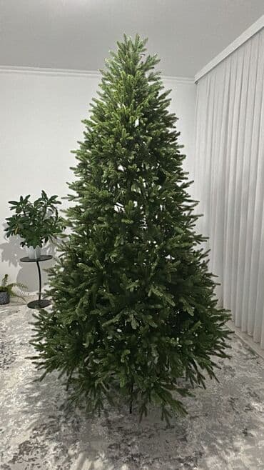 Искусственная новогодняя ель с литой хвоей высота 2,4 метра. -