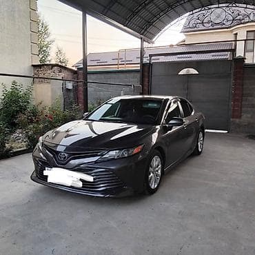 Транспорт: Toyota Camry: 2017 г., Бензин — 1