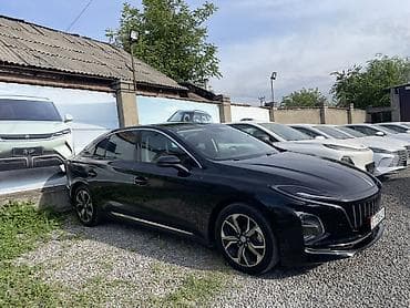 a class: Хунчи черный седан бизнес‑класса с выразительной вертикальной решеткой — 2