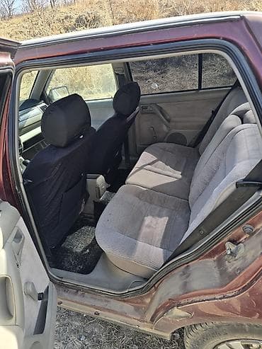 Продажа авто: Volkswagen Vento: 1992 г., 1.8 л, Механика, Бензин, Седан — 4