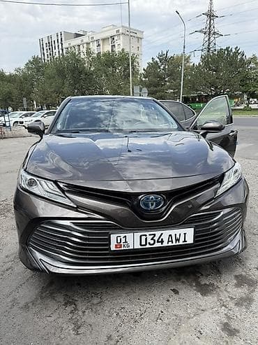 Toyota Camry: 2020 г., 2.5 л, Вариатор, Гибрид, Седан
