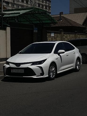 электро минивэн: Toyota Corolla: 2023 г., 1.8 л, Вариатор, Гибрид, Седан — 1