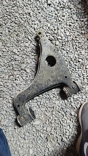 бампер subaru legacy: Передний левый рычаг Mercedes-Benz — 3