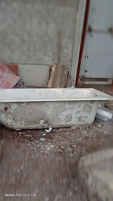 чугуный вана: Чугунная ванна прямоугольной формы, стандартного размера около 170×70 — 2