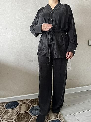 Женский комплект из струящейся ткани, цвет темно-серый/графит. Состав