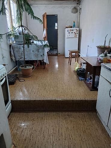 Дома: Продается пол дома. Рабочий городок. 4 комнаты, кухня, сан узел, душ в — 6