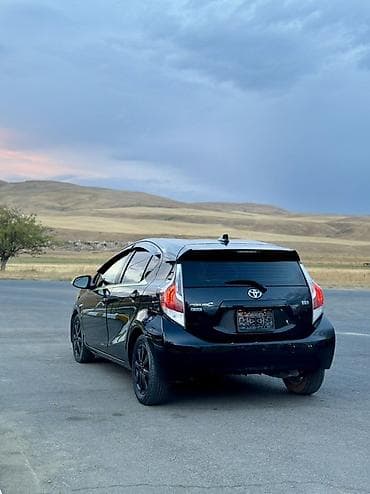 тойота приус с: Toyota Prius C: 2016 г., 1.5 л, Гибрид, Хэтчбэк — 6
