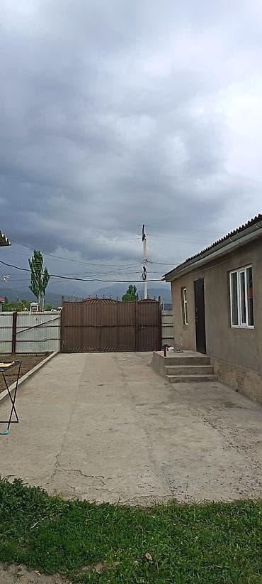 nomad hostel: Продается жилой дом с большим участком в частном секторе. Основные — 5