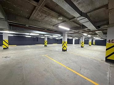 Кыймылсыз мүлк: 📍 ул. Акылбекова 🔘1050м² 🏢 Продается коммерческое помещение площадью — 2