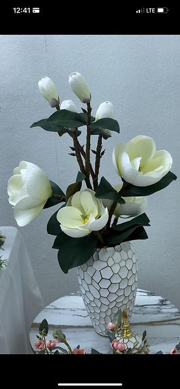 алма бутоо: Искусственная композиция из цветов магнолии в керамической вазе станет — 3