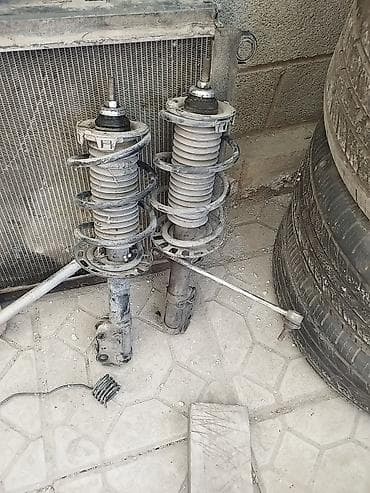 Передний амортизатор Honda Б/у