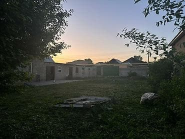 продаю дом ала тоо 1: Продается дом времянкой 3 комнаты и склад большой центральный улица — 3