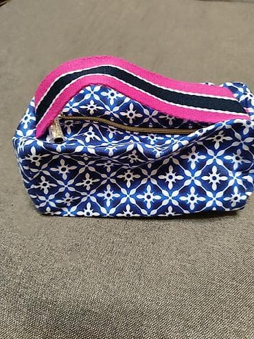 hoco y4: Косметичка от Estée Lauder
Плотная ткань
Вместительная — 1