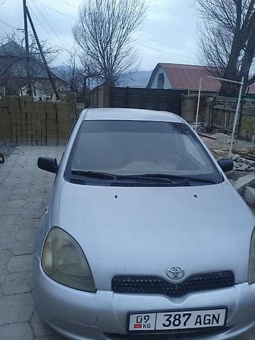 Toyota Vitz: 2001 г., 1 л, Механика, Бензин, Внедорожник