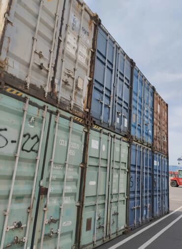 куплю контейнер дордой: Сдаётся контейнер под склад 40 тонник, морской, 2х этажный, вход на — 1