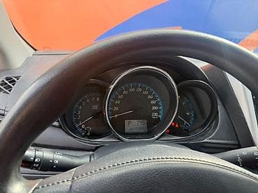 byd e7: Toyota Yaris: 2019 г., 1.5 л, Автомат, Бензин, Хэтчбэк — 4