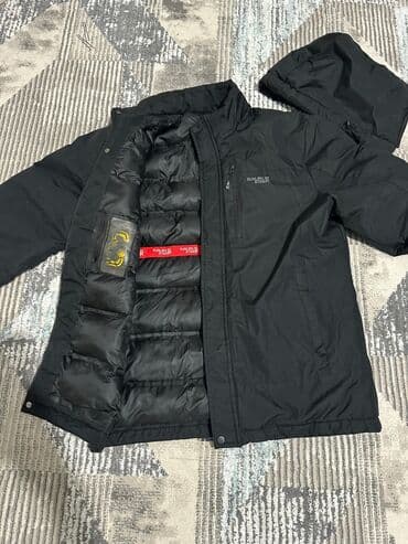 Продаю зимнюю куртку, практически новая. Брали за 5000. Хорошо