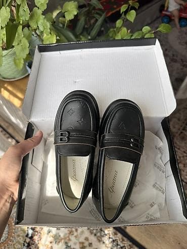 обувь для школы: Лоферы на девочку, чёрные - Классические лоферы из гладкой эко-кожи - — 1