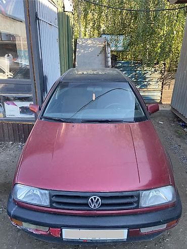 100: Volkswagen Vento: 1994 г., 1.6 л, Механика, Бензин, Седан — 3