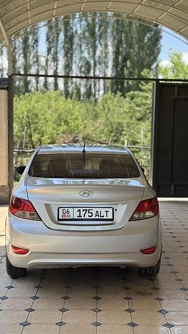 Продажа авто: Hyundai Solaris: 2012 г., Механика, Бензин, Седан — 2