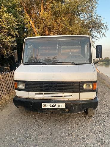 mers c: Mercedes-Benz : 1992 г., 4 л — 2
