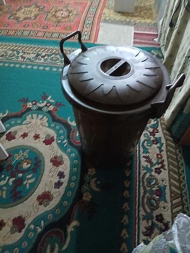 ведро с крышкой: Пластиковый контейнер с крышкой и боковыми ручками. - Материал — 1